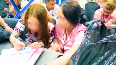 Video: Phát hiện 17 nam nữ đang 'phê ma túy' tại một nhà nghỉ ở Huế
