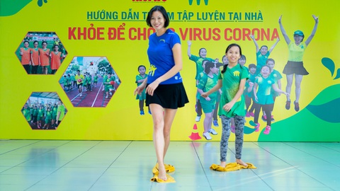 Bài 27: 'Khỏe để chống virus Corona" với bài tập bằng vật dụng tại nhà