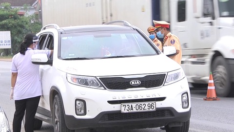 Video: Lập chốt kiểm tra y tế người vào Quảng Trị