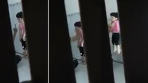 Video: Công an vào cuộc vụ cha dượng đập đầu trẻ vào tường