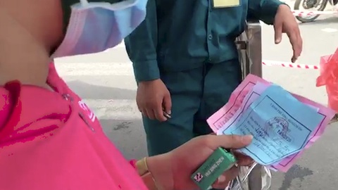 Video: Theo chân người dân Đà Nẵng đi chợ theo ngày chẵn - lẻ, phiếu hồng và phiếu xanh