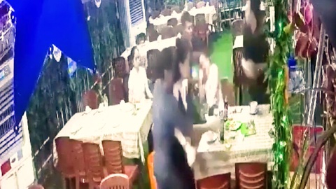 Video: Mâu thuẫn trong lúc đi vệ sinh ở quán nhậu, 1 người bị đâm chết