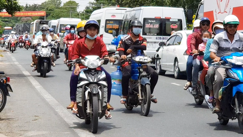 Video: Đi chơi rằm tháng 7 và lễ 2-9, kẹt xe ùn ứ kéo dài trên quốc lộ 91