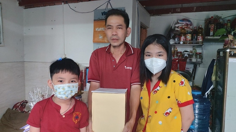 Video: Chưa kịp báo tin đỗ đại học thì mẹ mất vì COVID-19
