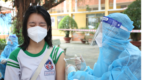 Video: Sáng nay học sinh Củ Chi phấn khởi đi tiêm vắc xin phòng COVID-19
