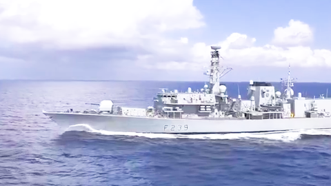 Video: Khinh hạm Anh HMS Richmond đầy uy lực đang ở cảng Cam Ranh