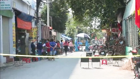 Video: Phong tỏa, cách ly 2 khu vực tại TP.HCM và Hà Nội