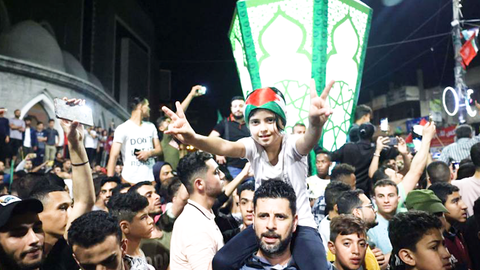 Video: Người dân ở Dải Gaza đổ ra đường ăn mừng lệnh ngừng bắn với Israel