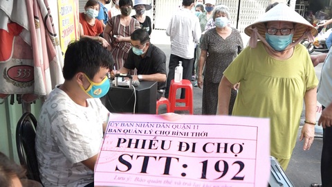 Video: Áp dụng phiếu đi chợ ở TP.HCM để phòng chống dịch