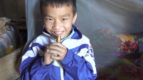 Tết dinh dưỡng cho trẻ em vùng cao: “Em ước mơ được ăn nhiều xúc xích”…