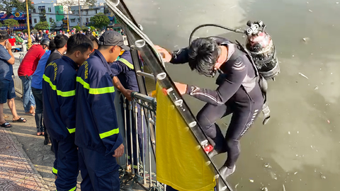Video: Người nhái lặn tìm cây mã tấu, tang vật quan trọng của một vụ án, bị vứt xuống kênh Nhiêu Lộc - Thị Nghè