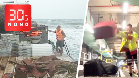 Bản tin 30s Nóng: Ném hành lý không thương tiếc, sa thải 2 người; 'Tàu ma’ dạt vào bờ biển Quảng Trị