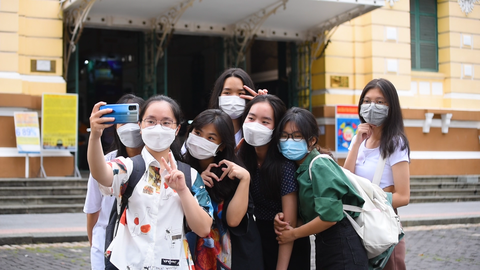Video: Các khu vui chơi ở TP.HCM đông nghịt khách trong ngày đầu nghỉ lễ