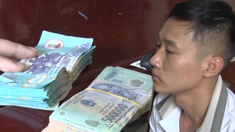 Video: Chuyện thật như đùa, dùng tiền âm phủ lừa chuyển khoản, chiếm đoạt hàng trăm triệu đồng
