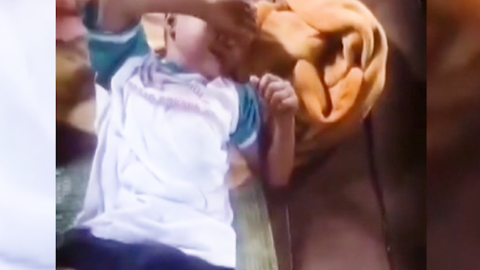 Video: Điều tra vụ cháu bé bị một thanh niên tẩm xăng đốt vì không chịu đi trộm mủ cao su