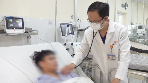 Video: Lời kể của nạn nhân trong vụ ngộ độc rượu làm 2 người tử vong ở Thủ Đức