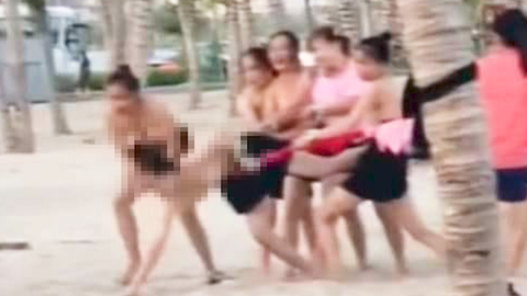 Video: Xác minh vụ team building cởi áo ngực trên bãi biển đông người