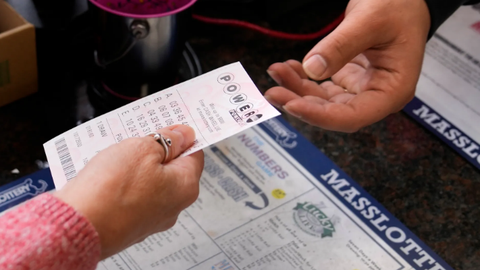 Một cư dân ở bang đông người Việt trúng giải Powerball 1,7 tỉ USD