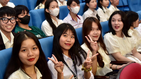 Truyền hình trực tiếp: Chương trình trao học bổng Tiếp sức đến trường tại Tây Nguyên
