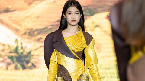 Bé gái 11 tuổi cao 1,67m đã thành siêu mẫu nhí tại Asia Model Festival