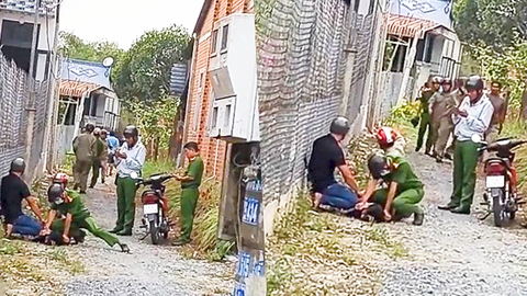 Video: Bắt người đàn ông nghi ‘ngáo đá’ sát hại mẹ ruột ở Tây Ninh
