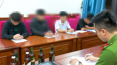 Video: Người yêu cũ và người yêu mới của nữ sinh mang theo hung khí hẹn đánh nhau