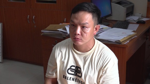 Video: Nghi phạm thứ ba trong vụ cướp ngân hàng ở quận 8 ra đầu thú