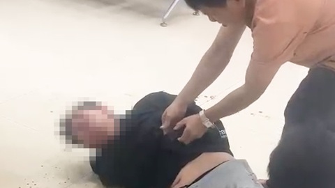 Video: Bắt một người trong vụ cướp ngân hàng ở Bình Dương
