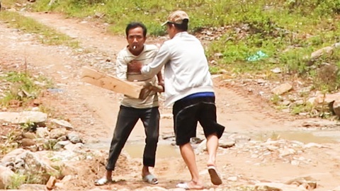 Nhóm phóng viên bị dọa đánh tại bãi vàng trái phép ở Quảng Nam