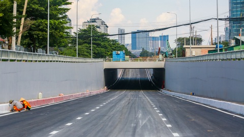 Thông xe một nhánh hầm chui Nguyễn Văn Linh - Nguyễn Hữu Thọ vào ngày 4-10