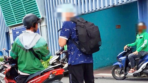 Mời làm việc hai tài xế giả danh xe công nghệ trước sân bay Tân Sơn Nhất