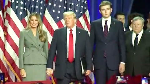Ông Trump phát biểu chiến thắng tại trung tâm hội nghị ở bang Florida