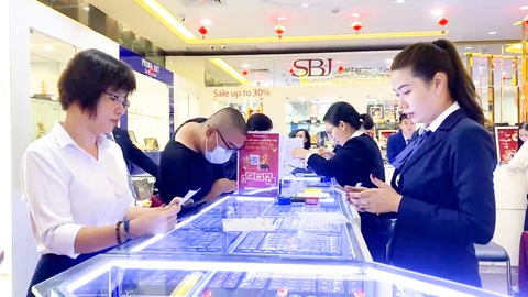 Giá vàng giảm, sức mua yếu trong ngày Thần Tài