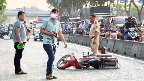 Truy tìm xe máy liên quan vụ tai nạn làm một phụ nữ tử vong ở Thủ Đức
