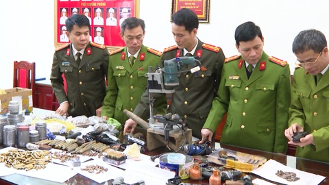 Triệt phá nhóm chế tạo, tàng trữ, mua bán trái phép vũ khí quân dụng số lượng lớn