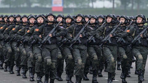 Kiểm tra hợp luyện diễu binh, diễu hành kỷ niệm 70 năm Chiến thắng Điện Biên Phủ