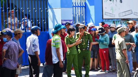 Nhiều học sinh Nha Trang có biểu hiện ngộ độc sau ăn cơm gà, một em tử vong tại bệnh viện