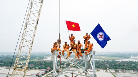 ‘Ăn tranh thủ, ngủ khẩn trương’ đưa đường dây 500kV mạch 3 tăng tốc về đích