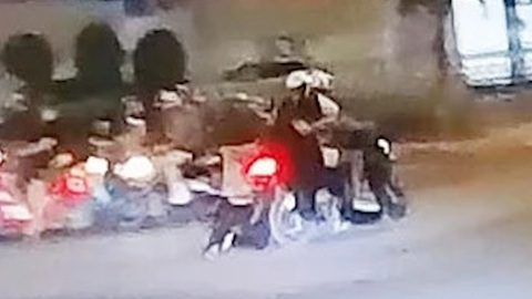 Cảnh sát hình sự bắt nhóm cướp giật kéo lê nạn nhân ở quận Tân Bình