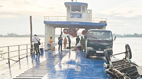 Kết quả xác minh bước đầu vụ tàu biển tông phà ngang trên sông Vàm Nao