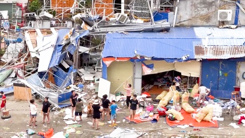 Trung tâm du lịch Cát Bà, Hải Phòng tan hoang như 'bom cày' sau bão số 3