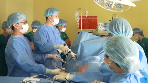 Cha hiến thận cứu con gái 28 tuổi bị suy thận giai đoạn cuối