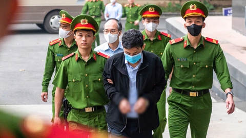 Ông Trịnh Văn Quyết mắc nhiều bệnh, phải thở máy, ‘nguy cơ tử vong cao’ nên không thể ra tòa