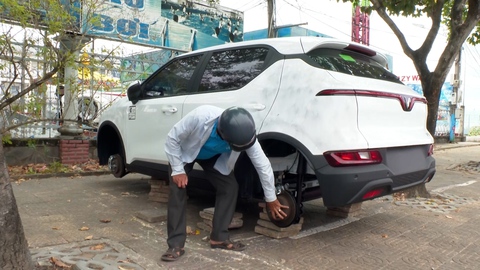 Lạ lùng vụ trộm 4 bánh ô tô điện ở Bạc Liêu, nghi phạm ở gần nhà chủ xe