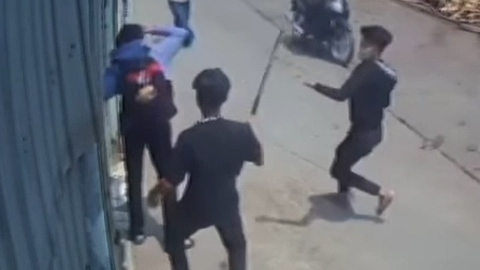 Nam sinh bị nhiều người đánh gục giữa đường ở Đồng Nai, đã truy bắt một nghi can