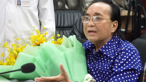 Nghệ sĩ Thanh Tuấn hát cảm ơn y bác sĩ cứu sống khi ông đã ngừng tim