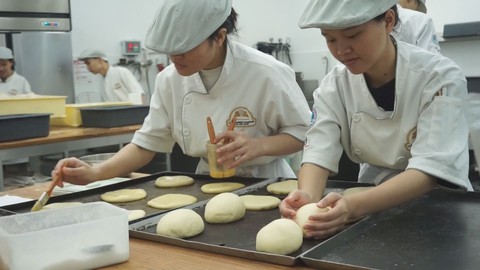Góc nhìn trưa nay | Lò bánh mì Pháp chắp cánh ước mơ cho người trẻ Việt