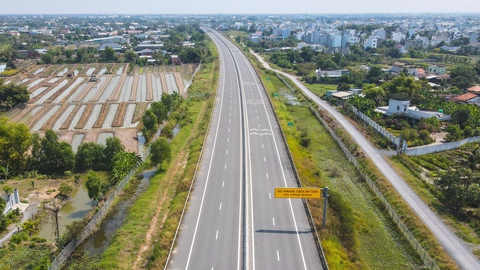 Flycam đoạn nhánh phía tây cao tốc Bến Lức - Long Thành sắp khai thác