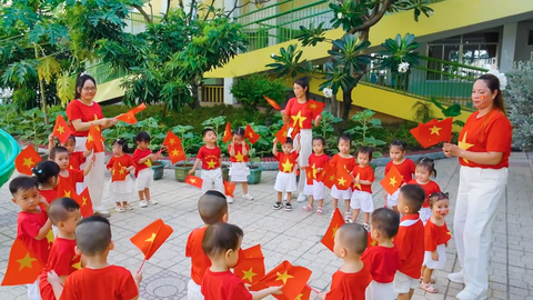 Video 356 trẻ con công nhân công ty PouYuen Việt Nam đồng diễn chào mừng đại lễ 30-4