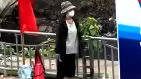 Công an thông tin về người phụ nữ rạch pa nô chào mừng ngày thống nhất đất nước